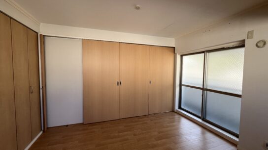 Sliding doors between DK and Room